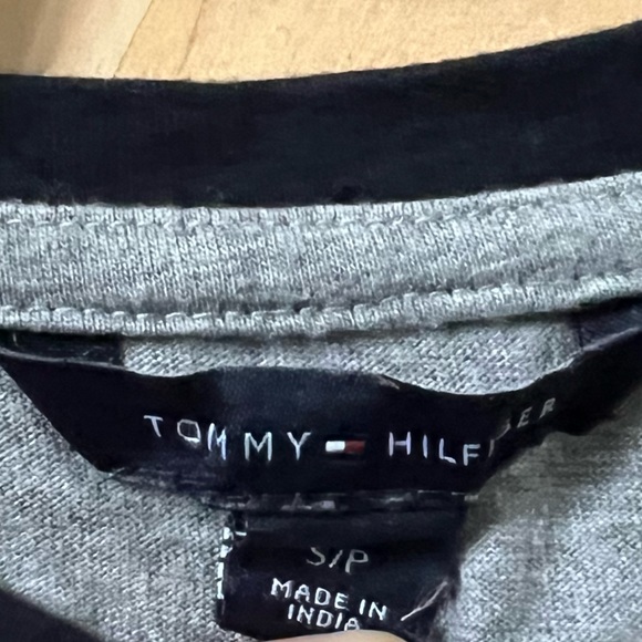 Tommy Hilfiger x Size Small - Picture 2 of 2